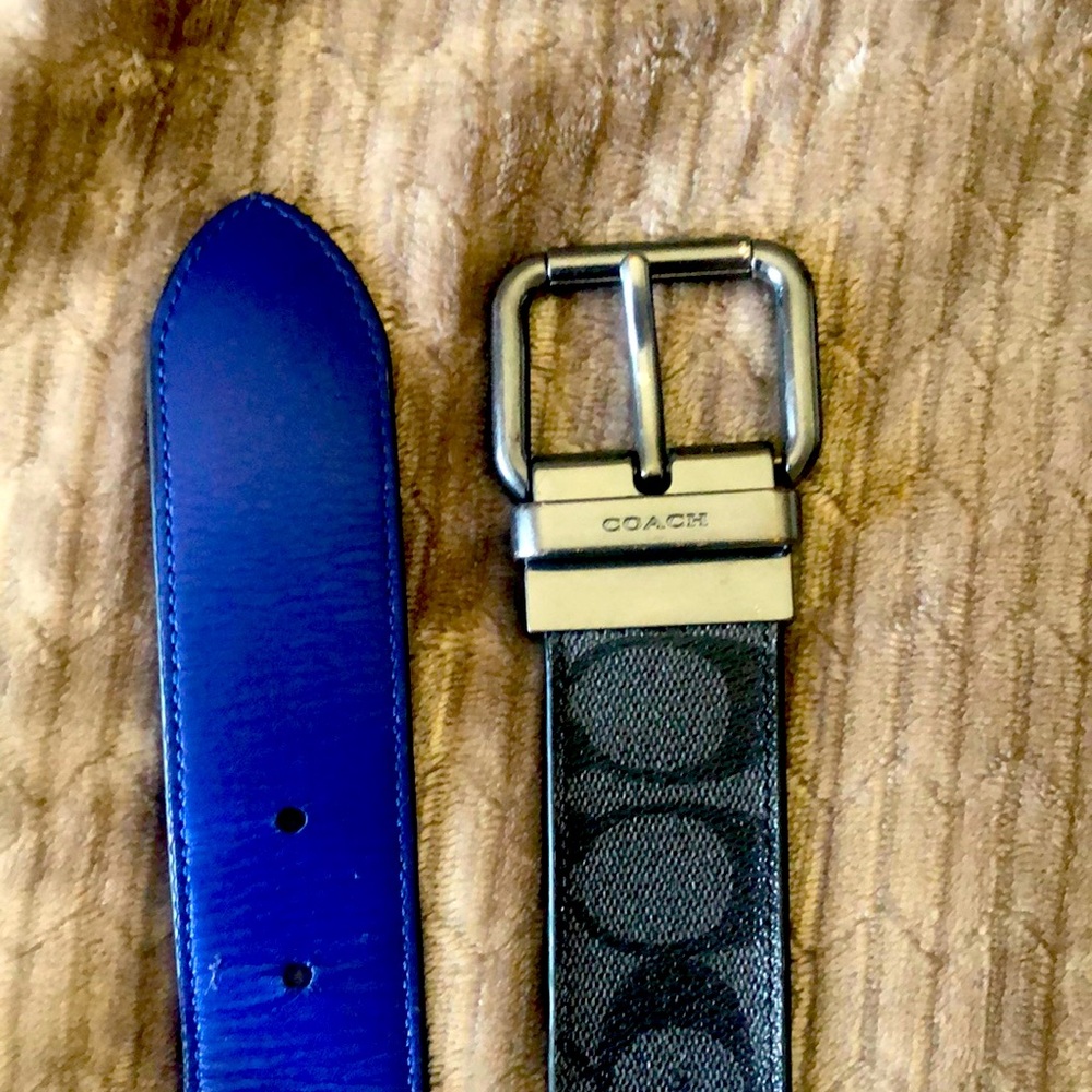 Authentic coach changeable from classic grey Coach logo to a cobalt blue.